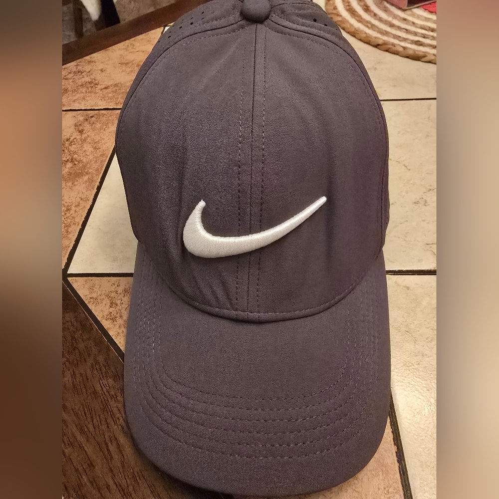 Nike fitted golf cap
